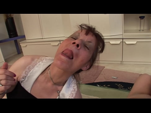 ❤️ Två mormödrar och en farfar har en trekant Fuckingvideo at sv.befuck-net.ru ☑
