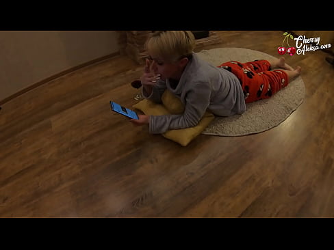 ❤️ Galna blondinen suger en enorm kuk och studsar på den - Analsex Fuckingvideo at sv.befuck-net.ru ☑